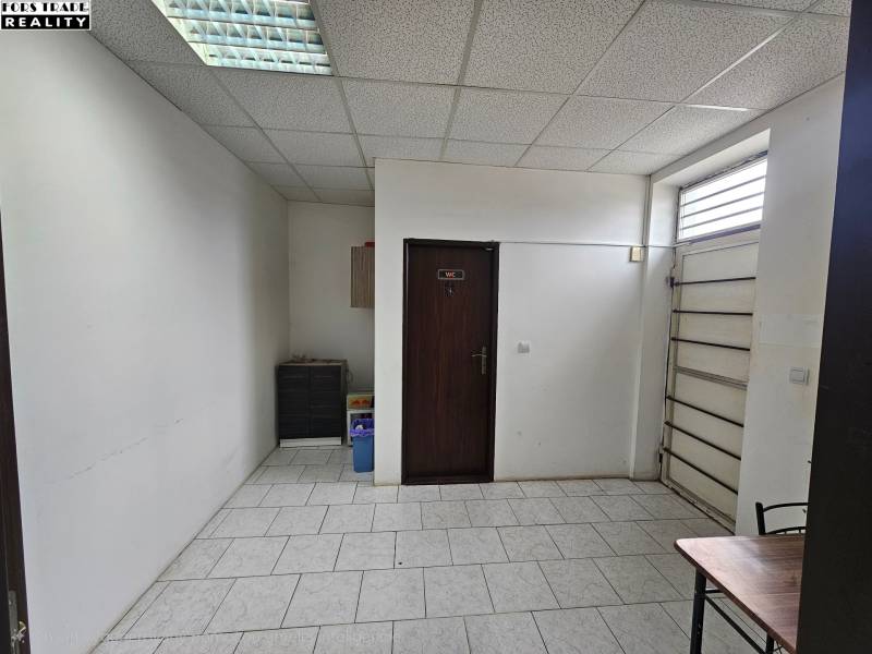 chodba pri zadnom vchode b 20260415_102822(1).jpg